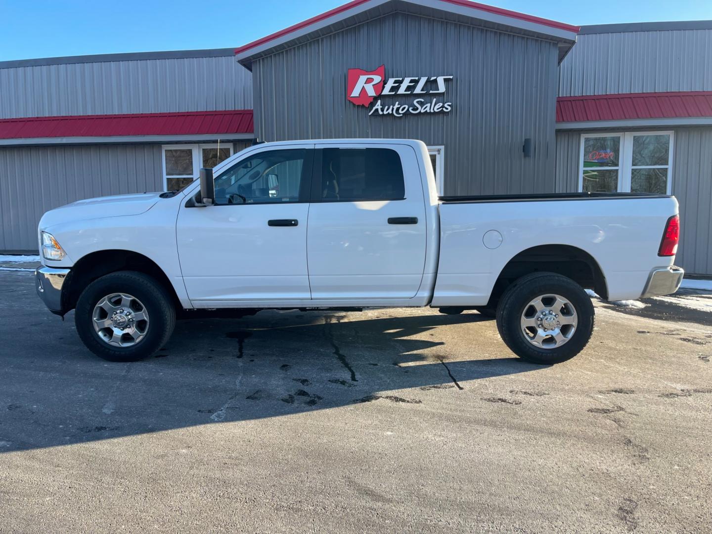 2016 White /Black RAM 2500 Outdoorsman Crew Cab SWB 4WD (3C6UR5DL4GG) with an 6.7L I6 OHV 24V TURBO DIESEL engine, 6A transmission, located at 11115 Chardon Rd. , Chardon, OH, 44024, (440) 214-9705, 41.580246, -81.241943 - Photo#15